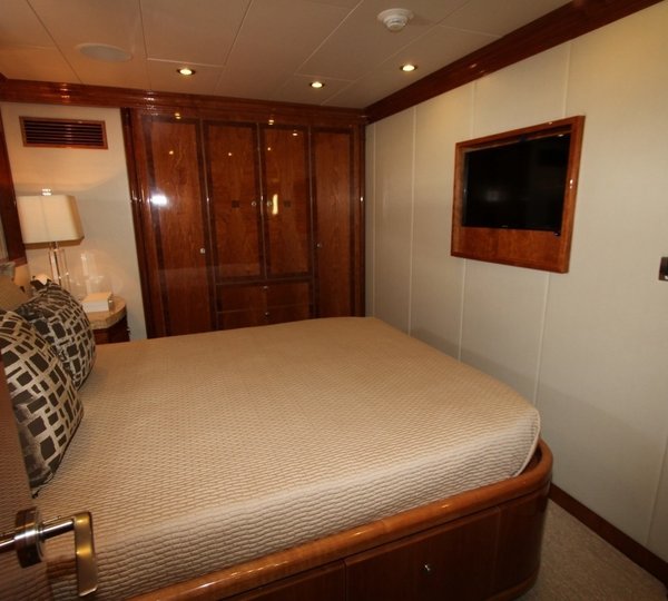 The 28m Yacht STERLING V