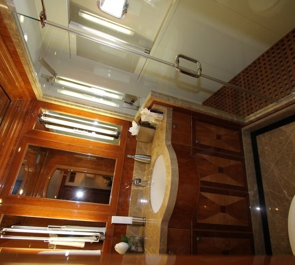 The 28m Yacht STERLING V