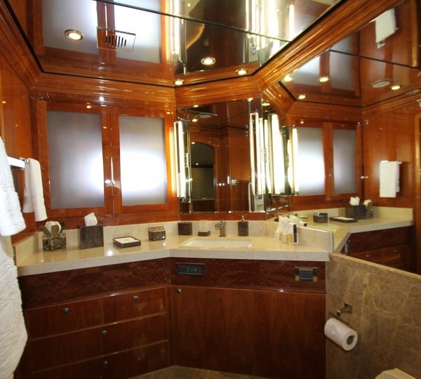 The 28m Yacht STERLING V