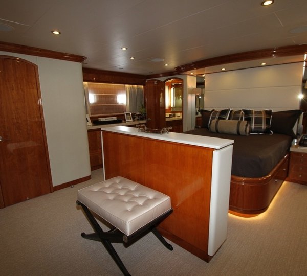 The 28m Yacht STERLING V