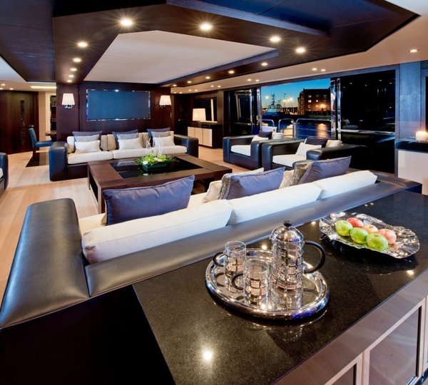 The 30m Yacht BLACK LEGEND