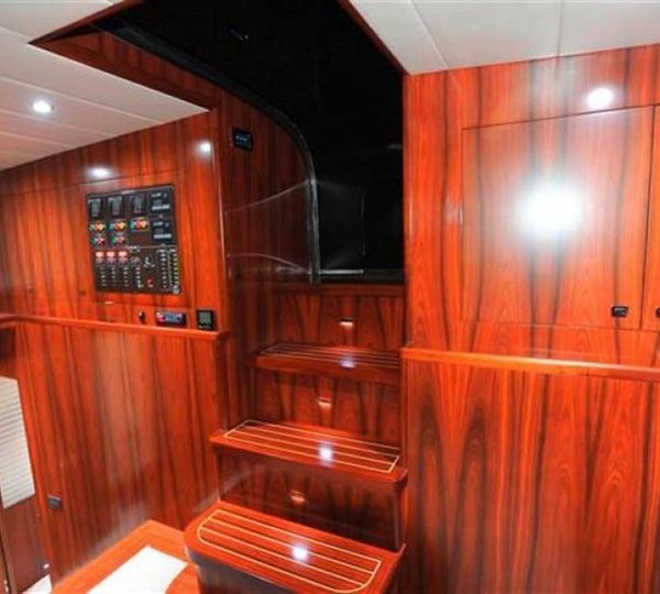 The 30m Yacht BLUE SAPPHIRE