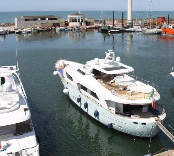 The 32m Yacht BLUE BERRY