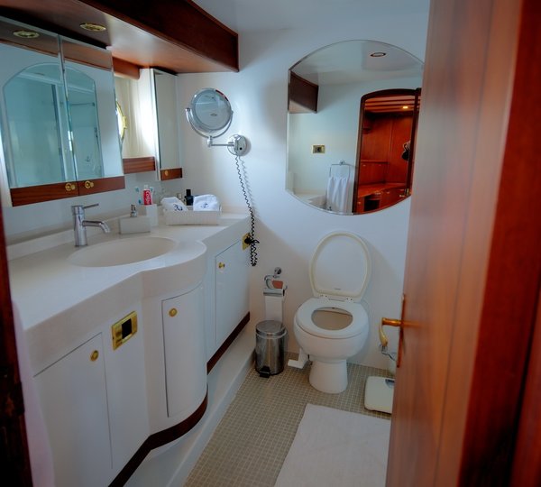 Main Master Bath Aboard Yacht EL BANDIDO