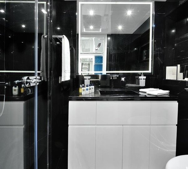 The 32m Yacht SERENITAS