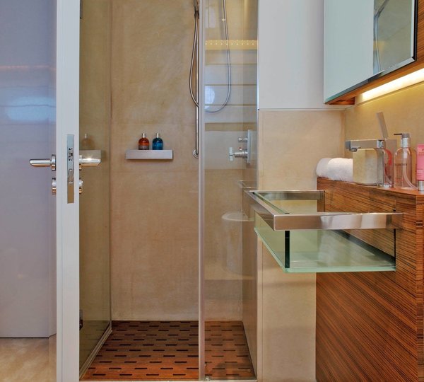 The 32m Yacht TROPICANA