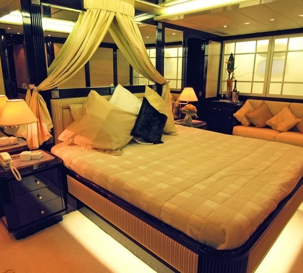 The 33m Yacht EQUILIBRIUM