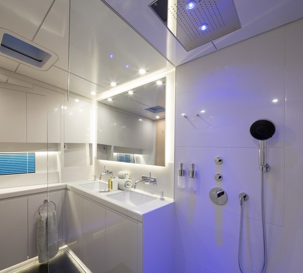 The 33m Yacht WINWIN