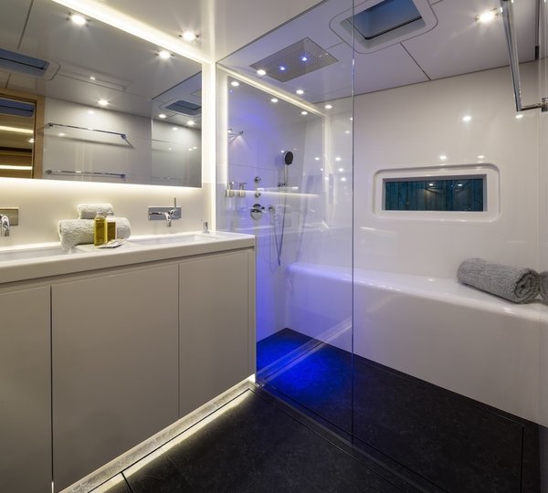 The 33m Yacht WINWIN