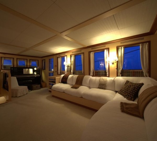 The 39m Yacht DIONE STAR