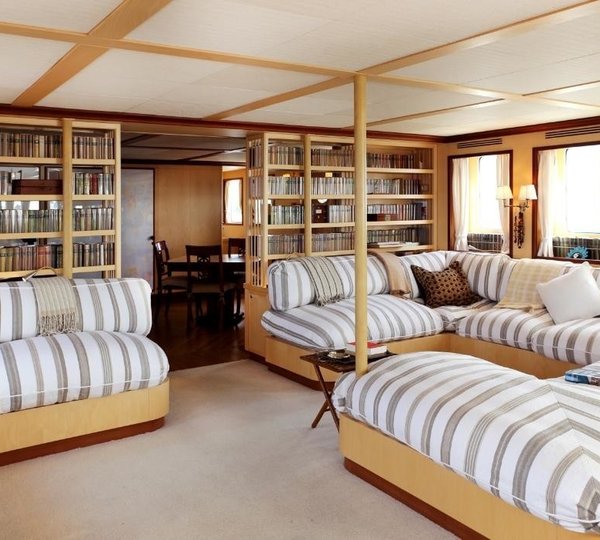 The 39m Yacht DIONE STAR