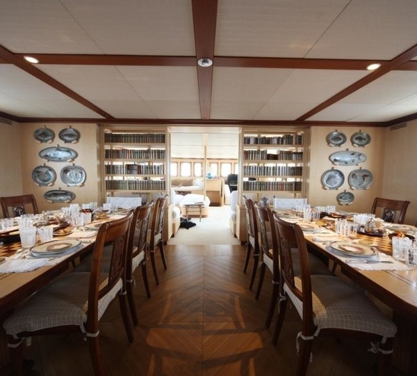 The 39m Yacht DIONE STAR