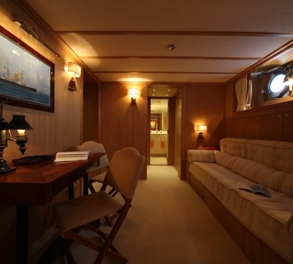 The 39m Yacht DIONE STAR