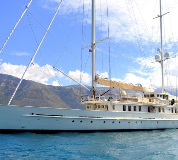 The 39m Yacht DIONE STAR