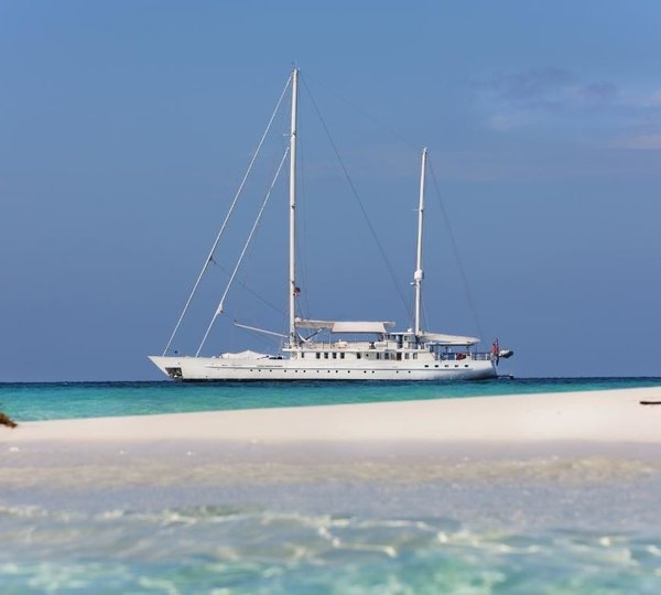 The 39m Yacht DIONE STAR