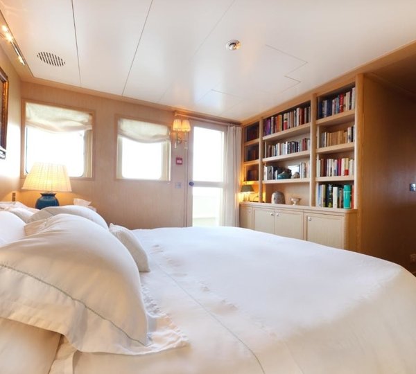 The 39m Yacht DIONE STAR