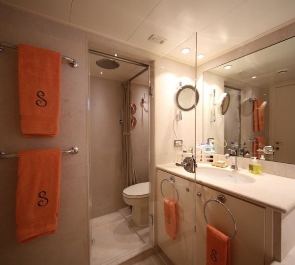 The 39m Yacht DIONE STAR