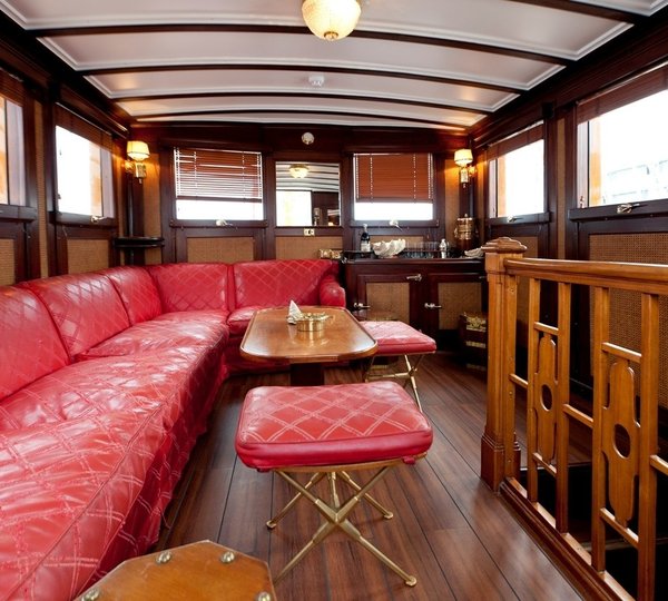 The 43m Yacht CROCE DEL SUD