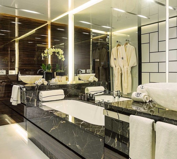 The 45m Yacht FLYING DRAGON