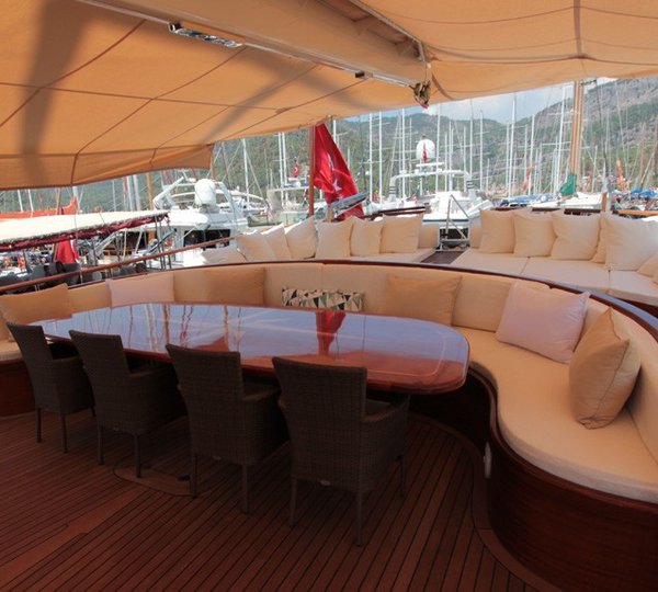 Life Aboard Yacht CARPE DIEM V