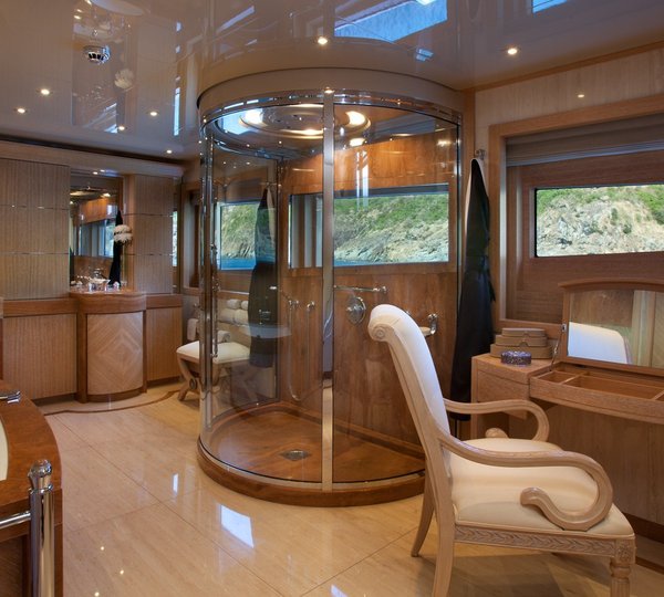 Owners En Suite On Board Yacht SUNRISE