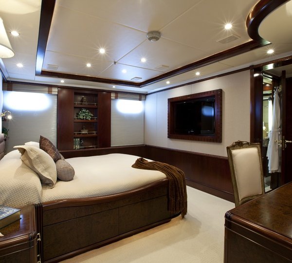 Profile Aspect: Yacht NOBLE HOUSE's Queen Sized Cabin Image