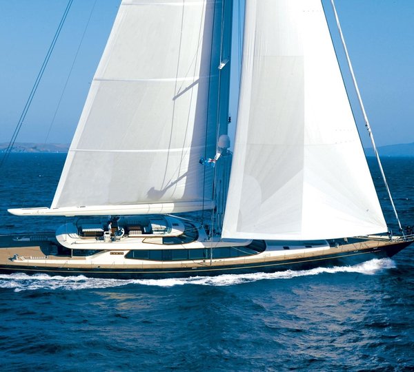 Overview On Yacht TIARA