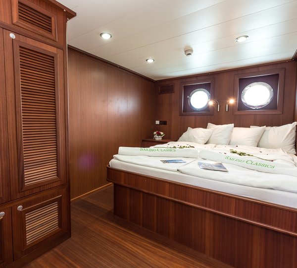 The 55m Yacht CHRONOS