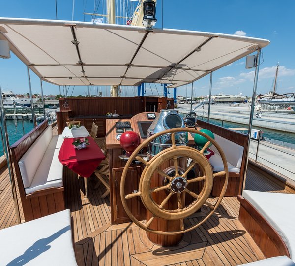 The 55m Yacht CHRONOS