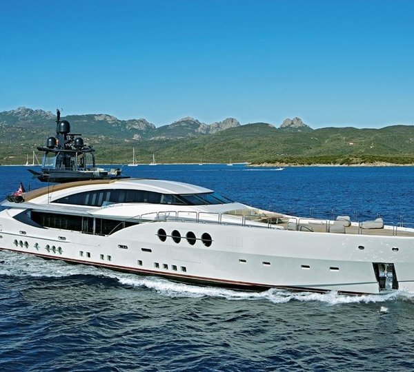 The 65m Yacht LADY M