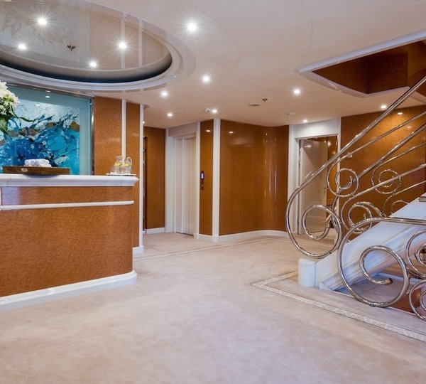 The 92m Yacht QUEEN MIRI