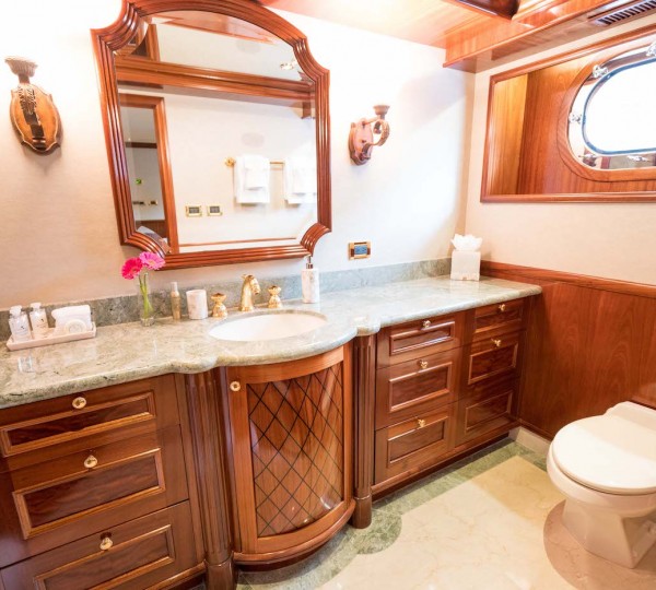 Guest Stateroom Port Aft - Head