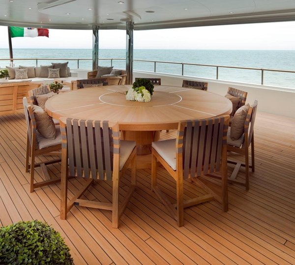 Aft Upper Deck Alfresco Dining