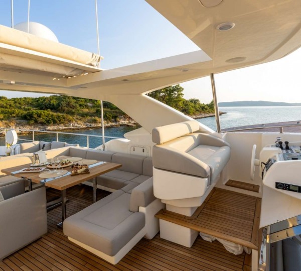 Exterior Relaxation Area With Dining