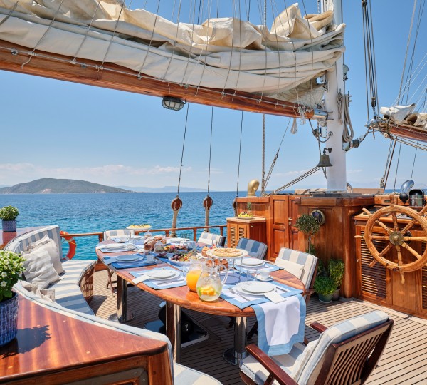 Alfresco Dining Table