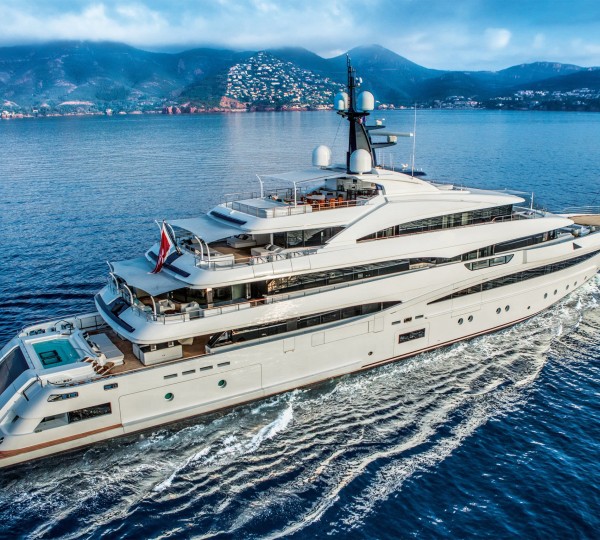 Luxury Yacht STARBURST IV