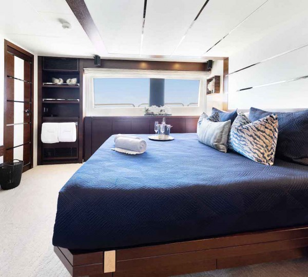 VIP Queen Stateroom (on Deck)