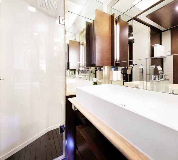 Starboard Twin Ensuite