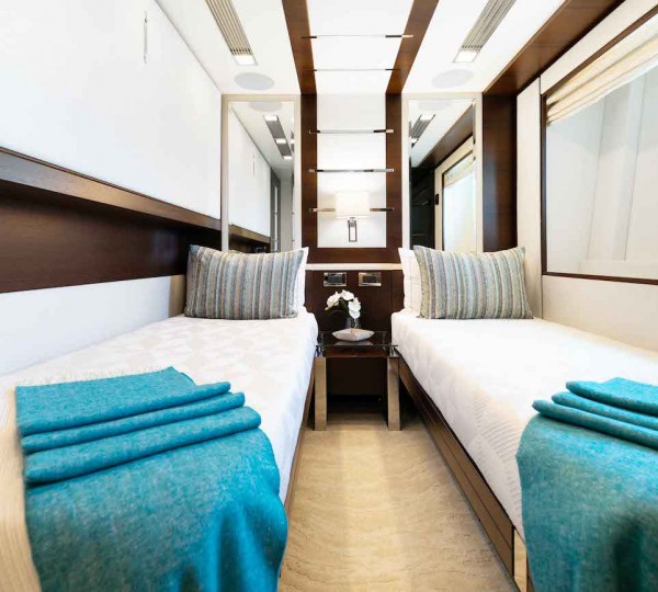 Port Twin With Pullman (Does Not Convert)