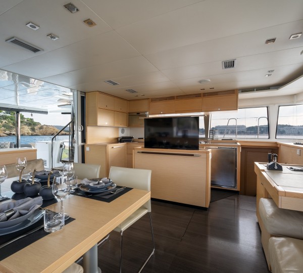 Main Deck Salon And Dining