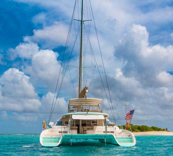 Leopard catamaran GOOD VIBRATIONS - Stern view