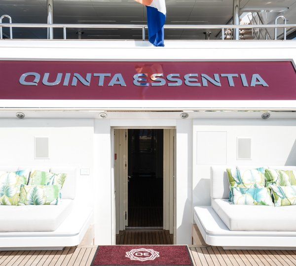 Stern with swim platform