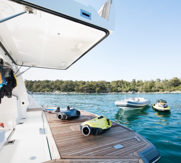 ANTHEYA III swim platform