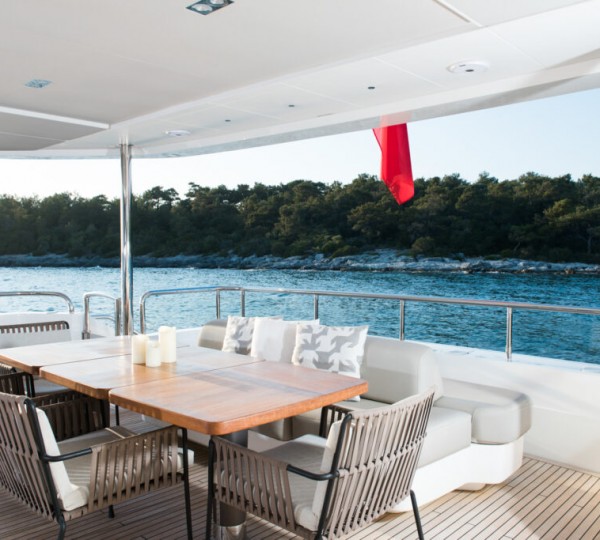 ANTHEYA III Aft deck