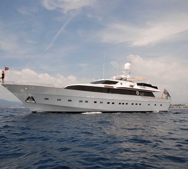 Atlantic Endeavour - Exterior