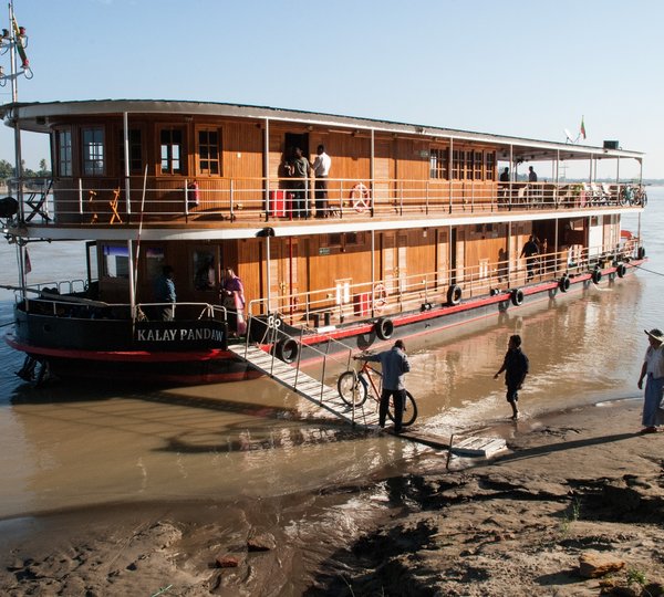 Custom Built KALAY PANDAW - Boarding