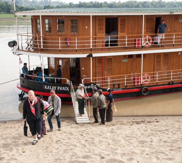 Custom Built KALAY PANDAW - Disembarking The Yacht