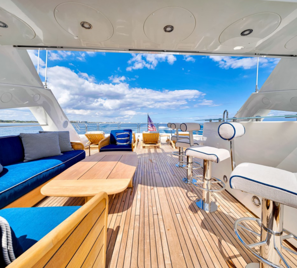 Exterior Relaxation Area With Bar