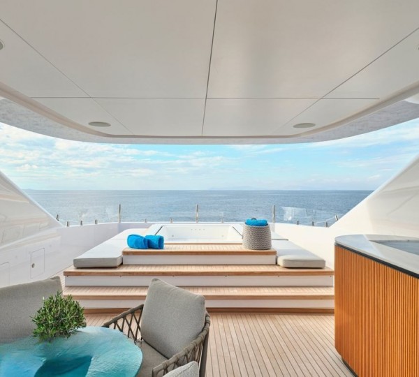 Exterior Sunbathing Area