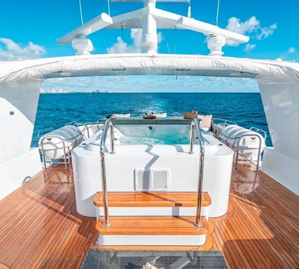 Exterior Sunbathing Area